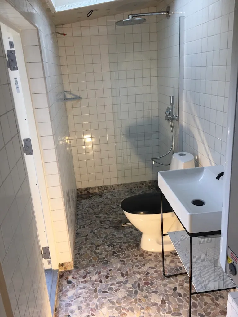 BADEVÆRELSER udført af Tømrer Steen